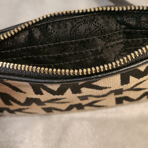 Michael Kors Coin Purse - Picture 4 of 8
